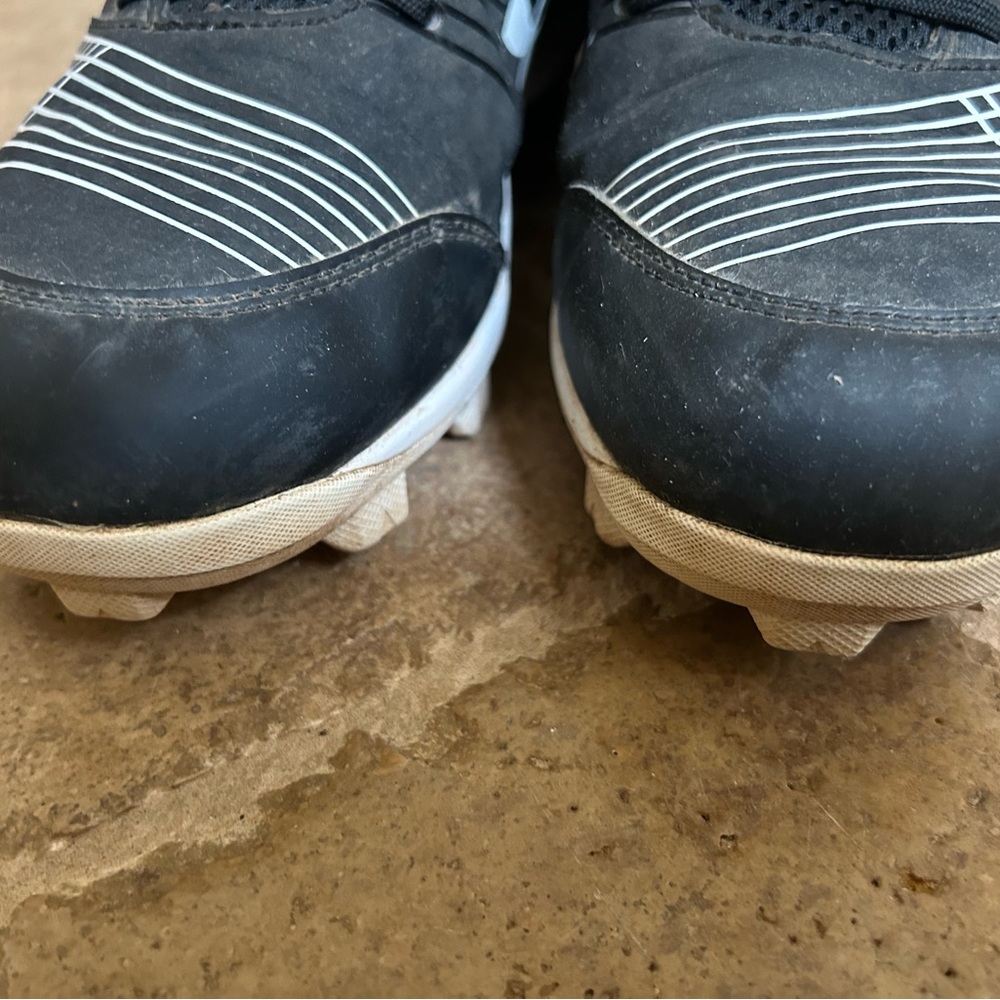 Women’s Underarmour cleats-8.5 - Picture 12 of 12